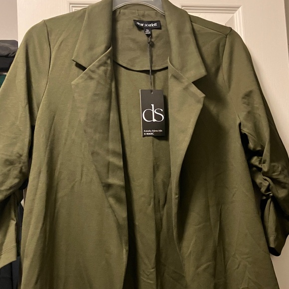 Dear Scarlett Women's Green Blazer - Picture 4 of 9